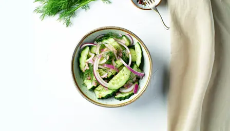 Frisk og Sprød Agurkesalat i Skål
