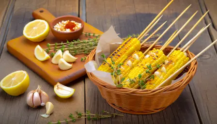 Grillede Majsspyd med Hvidløg og Frisk Timian